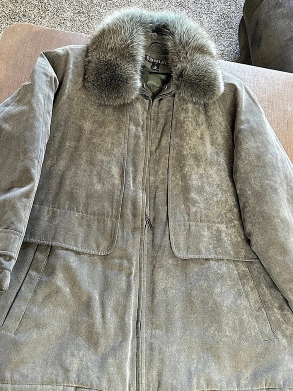 Bromley Thermolite Plus Fur Collar Puffer Jacket in Gray Size Large